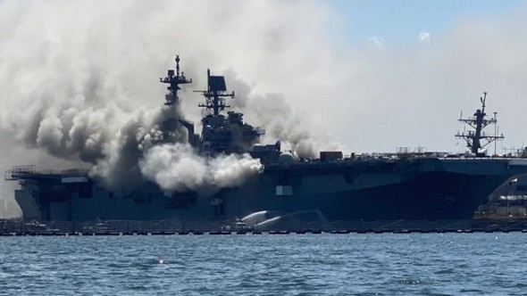 Incendiu de proporţii la bordul unui vas de război american. Cel puţin 21 de oameni sunt răniţi
